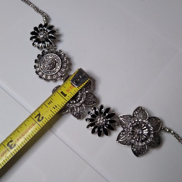 Vintage Metal Flower Necklace Adjustable 18 To 21 Inches - Picture 12 of 13
